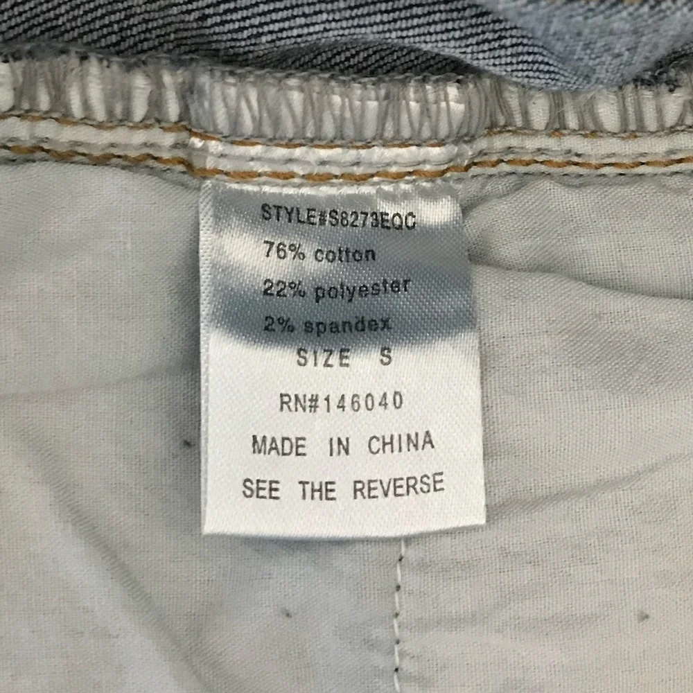 🔴 4/$15 Boutique Women’s S New distressed blue med wash denim raw hem shorts NWT - Picture 9 of 10